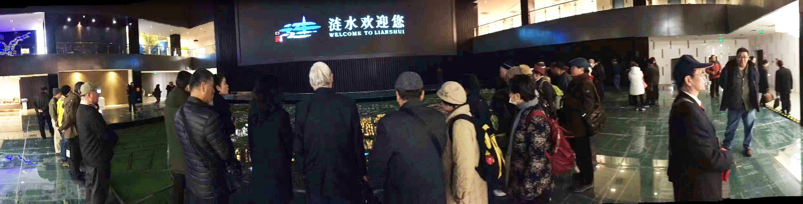 1487222177383091W9l9.jpg 8 漣水規(guī)劃館人頭涌動(dòng),外來(lái)客商來(lái)館參觀考察.jpg